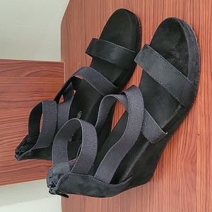 Dream Pairs Black Strappy Wedge Sandals